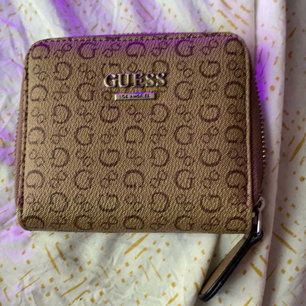 guess wallet